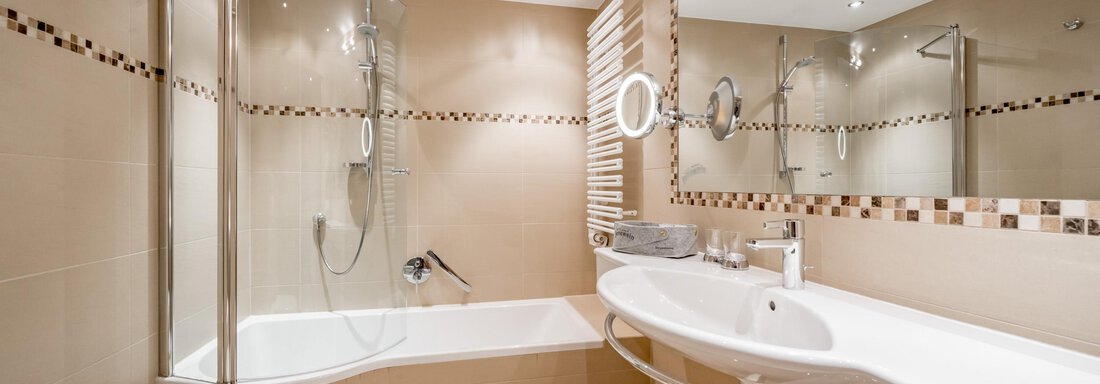 Doppelzimmer Kategorie B - Badezimmer - Hotel Jenewein - Obergurgl 